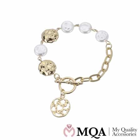 Armband, goldfarben mit Perlen, Plättchen und schönem Anhänger